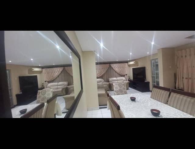 3 BEDROOM HOUSE FOR SALE IN CROSSMOOR